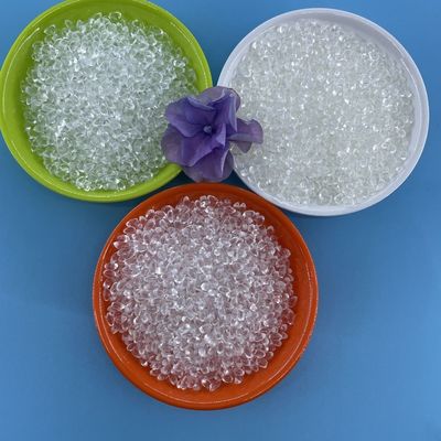 مواد اولیه پلاستیکی تخلیه می شوند