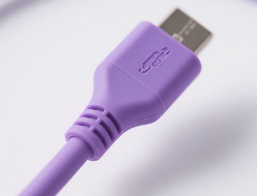 TPU رسانایی، مقاومت سطحی پایدار، چقرمگی خوب، مقاومت سایشی عالی برای لوازم جانبی الکترونیکی